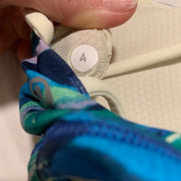 Lululemon Sports Bra, Size 4 - Picture 3 of 3